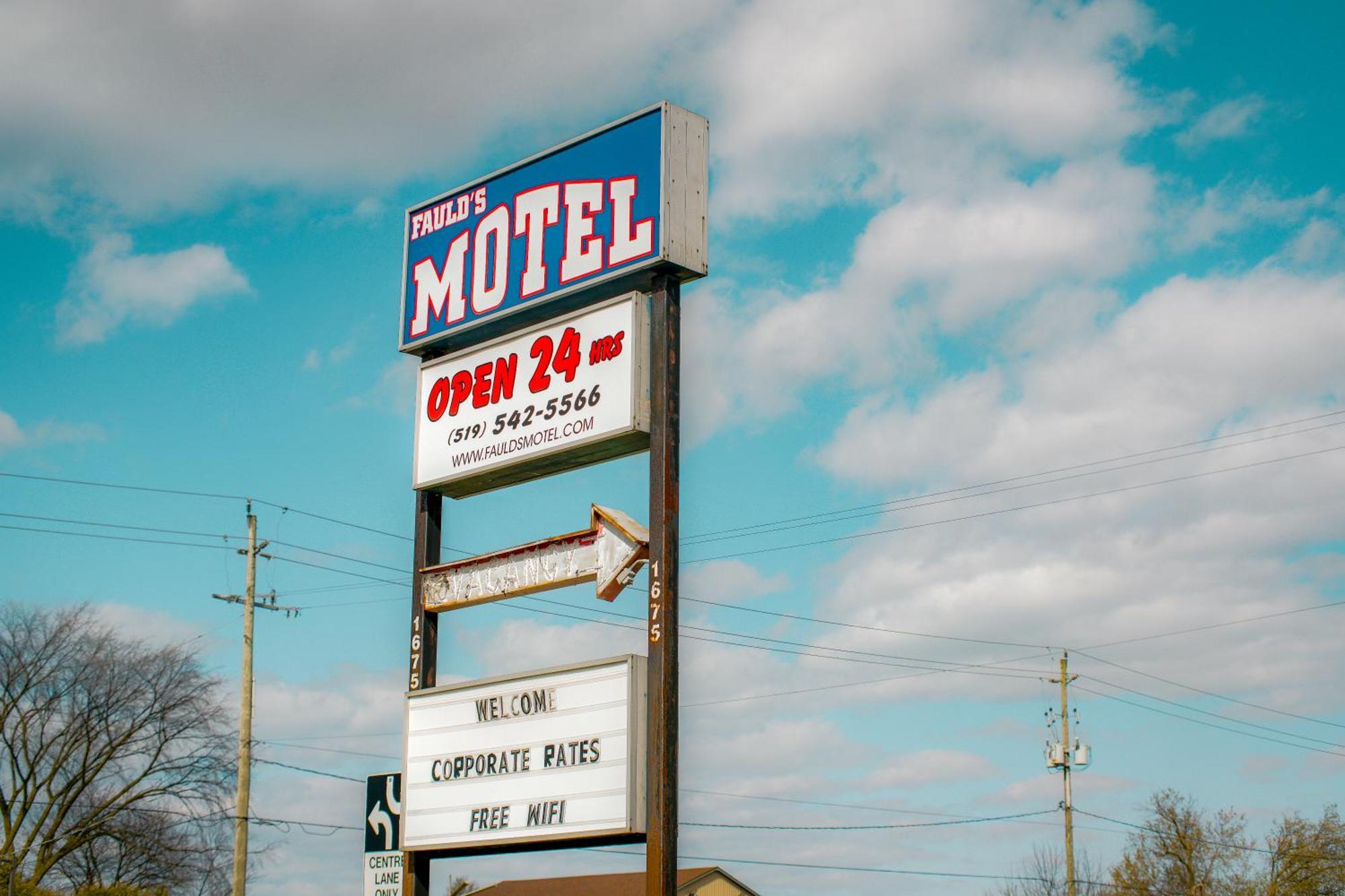 סרניה Faulds Motel מראה חיצוני תמונה